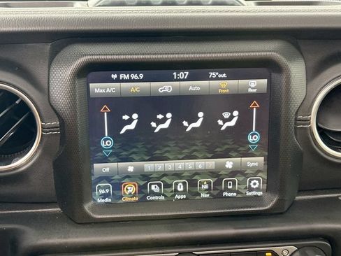 Used 2022 Jeep Wrangler Unlimited Sahara AWD/4WD image 15