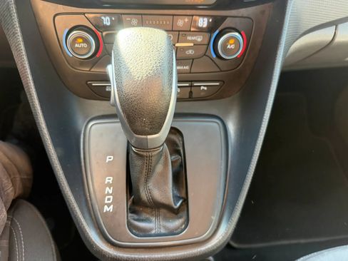 Used 2022 Ford Transit Connect XLT FWD image 29