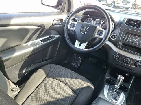 Used 2019 Dodge Journey SE w/ Premium Group image 15