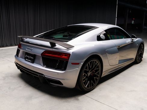 Used 2018 Audi R8 V10 w/ Premium Package image 12