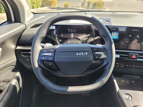 New 2026 Kia Sportage LX image 12