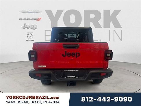 Used 2023 Jeep Gladiator Sport image 4
