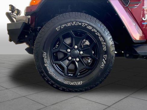 Used 2021 Jeep Wrangler Unlimited Sahara w/ Cold Weather Group AWD/4WD image 11