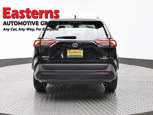 Used 2023 Toyota RAV4 LE AWD/4WD image 6