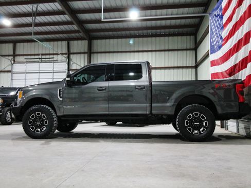 Used 2017 Ford F250 Lariat w/ Lariat Ultimate Package AWD/4WD image 6