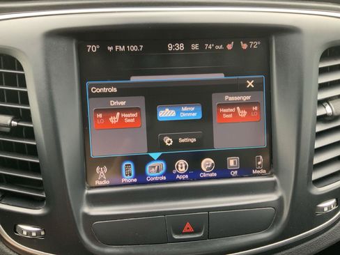Used 2016 Chrysler 200 Limited w/ Anniversary Edition FWD image 31