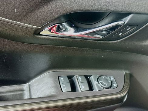 Used 2020 GMC Acadia SLT w/ Driver Alert Package II image 21