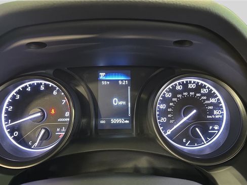 Used 2024 Toyota Camry SE image 10