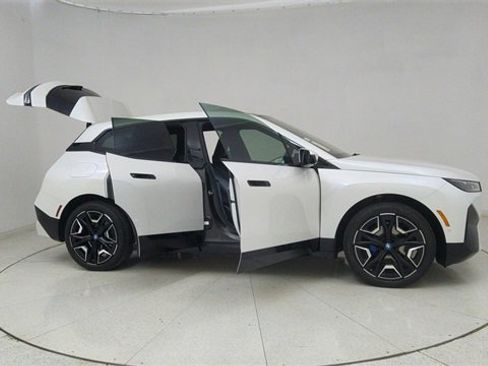 Used 2025 BMW iX xDrive50 image 69