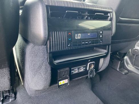 Used 2023 Jeep Wagoneer Series III w/ Preferred Equipment Group AWD/4WD image 20