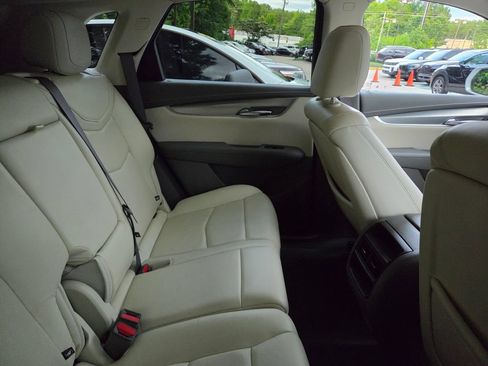 Used 2020 Cadillac XT5 Premium Luxury w/ LPO, Floor Liner Package FWD image 9