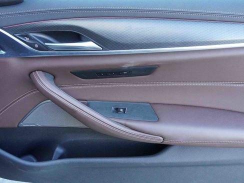 Certified 2022 BMW M550i xDrive w/ Executive Package image 32