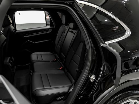 Used 2024 Porsche Cayenne AWD/4WD image 41