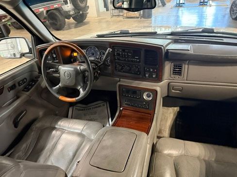 Used 2002 Cadillac Escalade AWD image 18