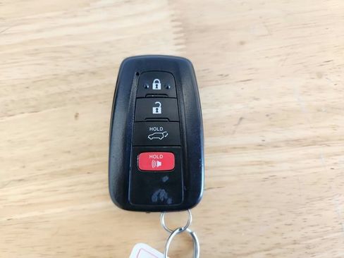 Used 2022 Toyota RAV4 XLE Premium AWD/4WD image 9