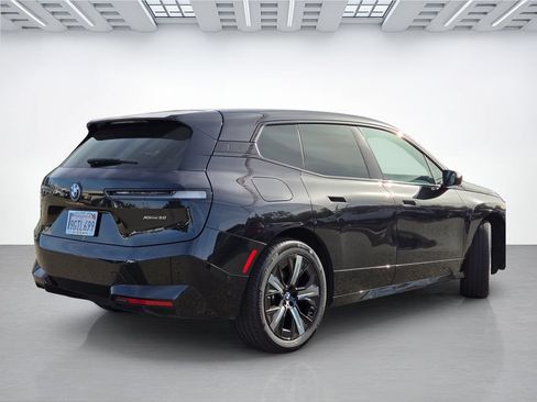 Used 2023 BMW iX xDrive50 w/ Sport Package AWD/4WD image 4