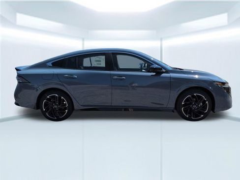 New 2026 Nissan Sentra SR w/ SR All Weather Package FWD image 18