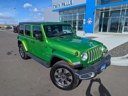 Used 2019 Jeep Wrangler Unlimited Sahara w/ Dual Top Group AWD/4WD image 4