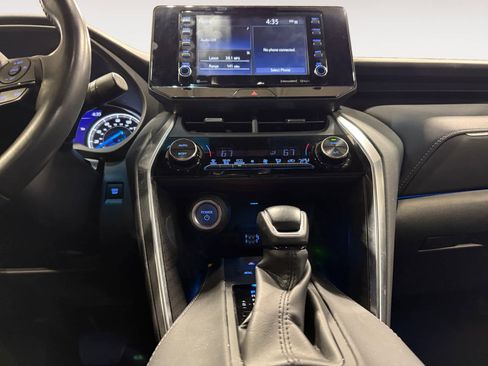 Used 2022 Toyota Venza XLE image 12