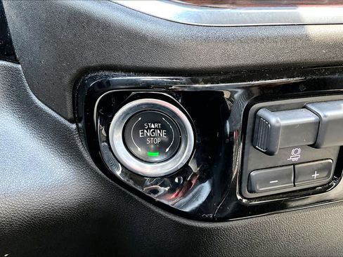 Used 2025 GMC Sierra 1500 SLT image 33