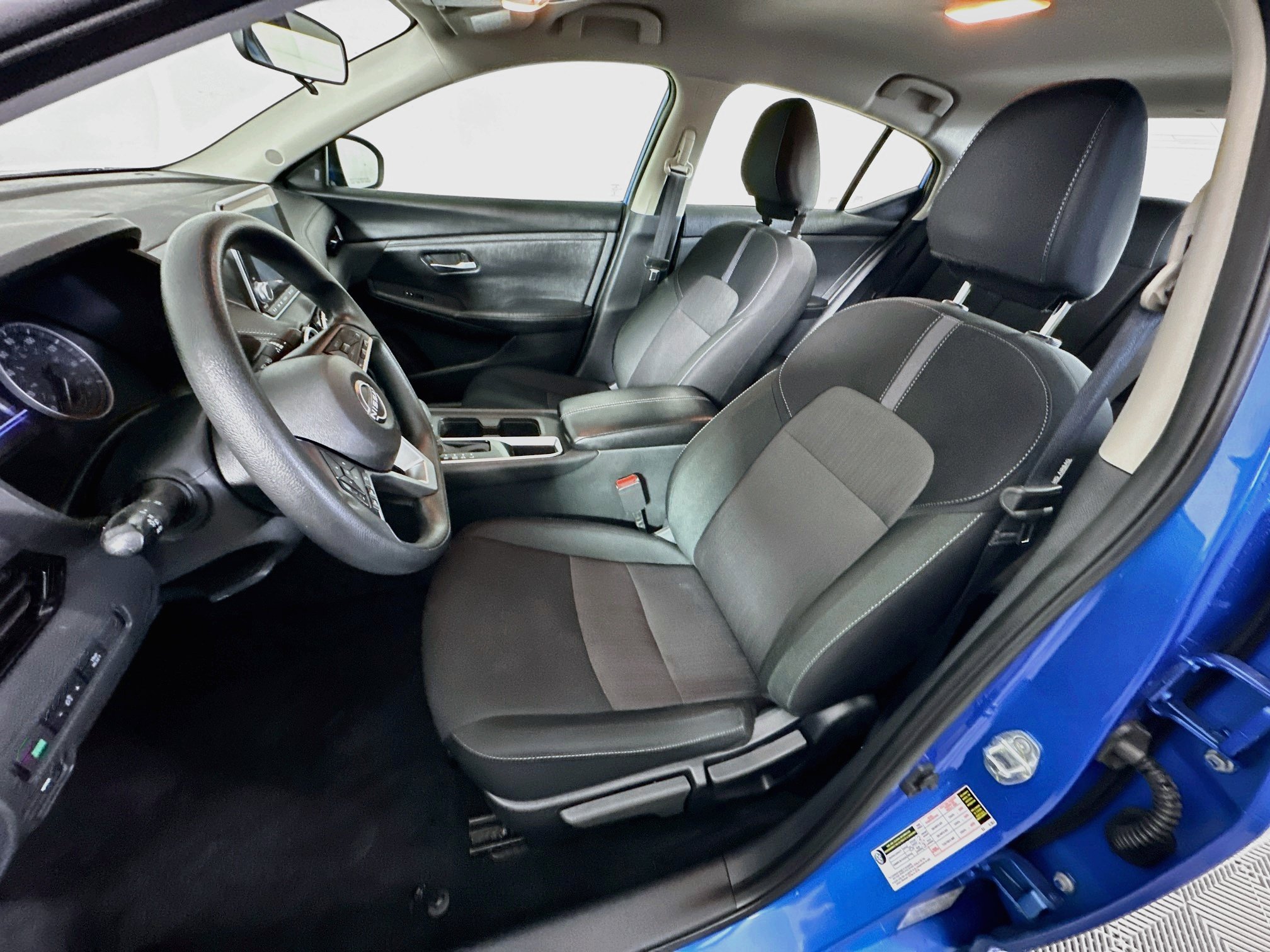 Used 2025 Nissan Sentra SV FWD image 13
