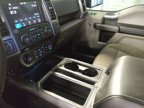 Used 2017 Ford F150 XLT w/ Equipment Group 302A Luxury AWD/4WD image 26