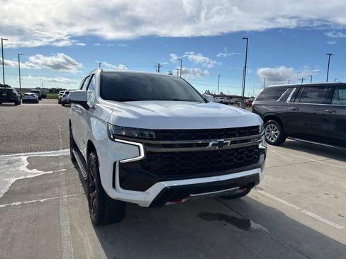 Used 2021 Chevrolet Tahoe Z71 w/ Luxury Package AWD/4WD image 3