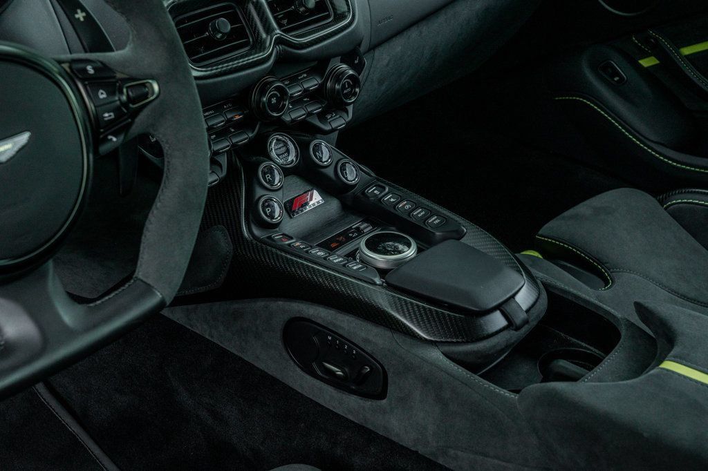 Used 2023 Aston Martin V8 Vantage Coupe RWD image 19
