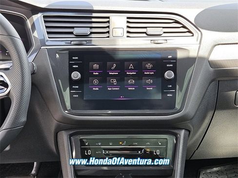 Used 2024 Volkswagen Tiguan SE R-Line image 16