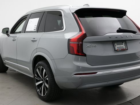 Used 2025 Volvo XC90 B5 Core AWD/4WD image 5