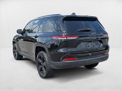 Used 2024 Jeep Grand Cherokee Altitude image 7