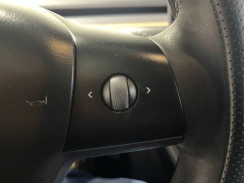 Used 2023 Tesla Model Y 2WD image 26