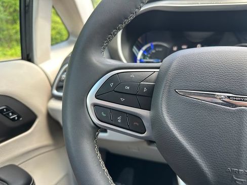 Used 2024 Chrysler Pacifica Limited FWD image 24