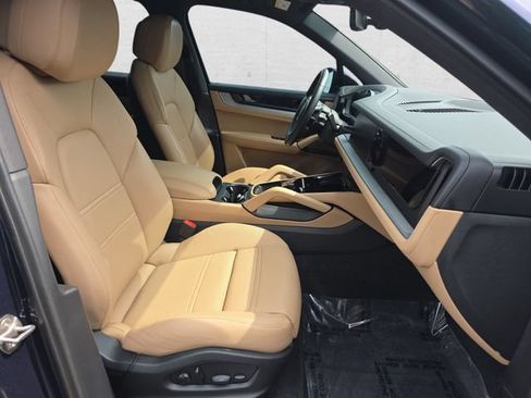 Used 2024 Porsche Cayenne AWD/4WD image 10