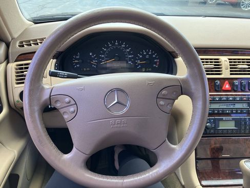 Used 2000 Mercedes-Benz E 320 Sedan image 11