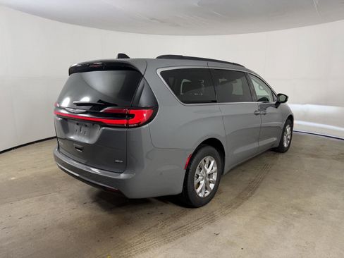 Used 2023 Chrysler Pacifica Touring-L AWD/4WD image 7