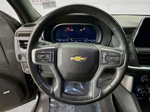Used 2023 Chevrolet Suburban LT w/ Luxury Package image 12