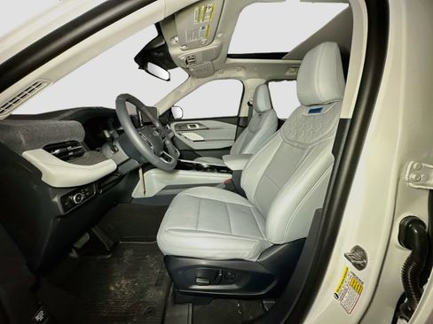 New 2026 Ford Explorer Platinum w/ LUX Leather Package AWD/4WD image 18