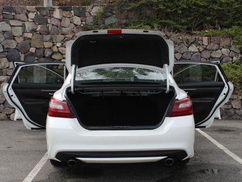 Used 2017 Nissan Altima 2.5 SR w/ Midnight Edition Package image 10