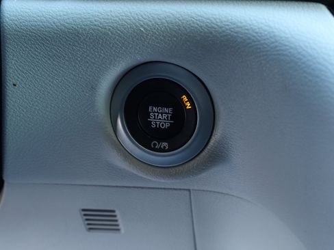 Used 2023 Chrysler Voyager LX image 28