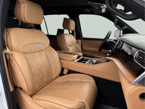 Used 2022 Jeep Grand Wagoneer Series III w/ Rear Seat Video Group 1 image 27