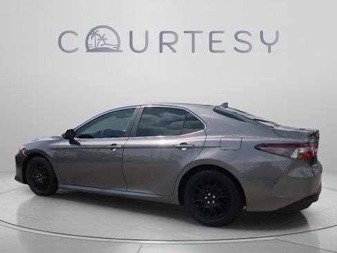 Used 2022 Toyota Camry LE FWD image 3