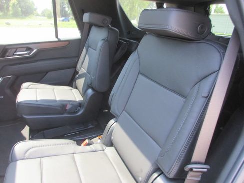 New 2026 GMC Yukon Denali w/ Denali Reserve Package AWD/4WD image 12