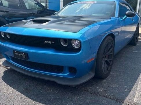 Used 2016 Dodge Challenger SRT Hellcat RWD image 3