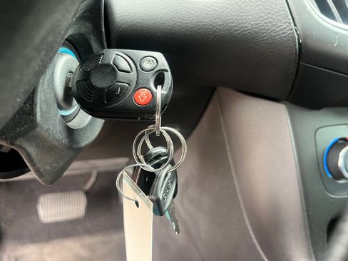 Used 2017 Ford Focus SEL image 31