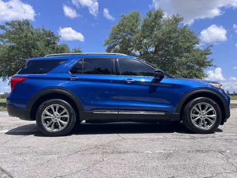 Used 2021 Ford Explorer Limited w/ Equipment Group 301A AWD/4WD image 12