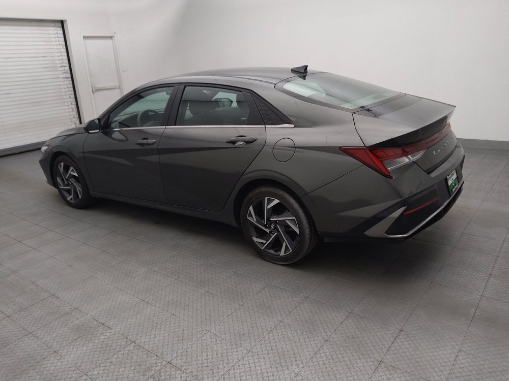 Used 2025 Hyundai Elantra SEL FWD image 3