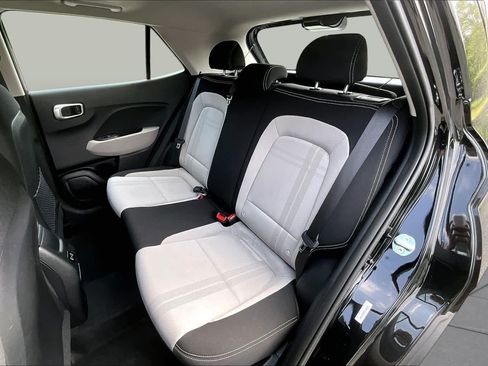 Used 2025 Hyundai Venue SEL FWD image 19