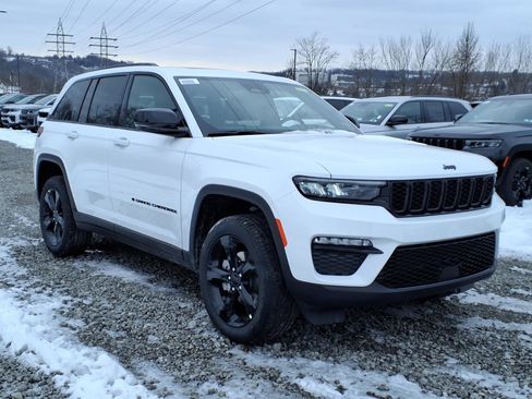 New 2025 Jeep Grand Cherokee Limited w/ Black Appearance Package AWD/4WD image 4