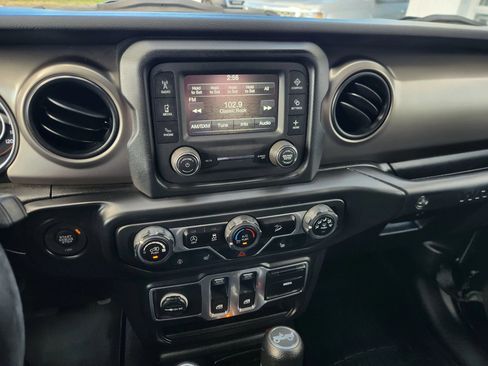 Used 2018 Jeep Wrangler Sport AWD/4WD image 10